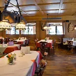 Hotel Schoene Aussicht 4*