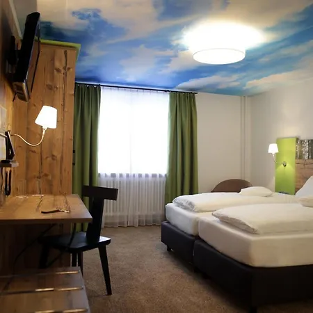 Hotel Schoene Aussicht 4*