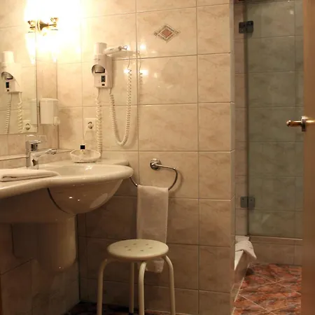 Hotel Schoene Aussicht 4*