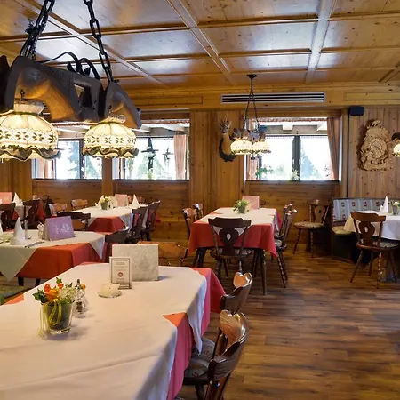 Hotel Schoene Aussicht 4*