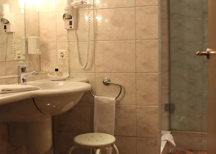 Hotel Schoene Aussicht 4*