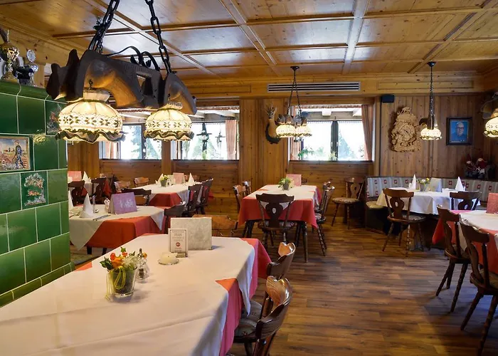 Hotel Schoene Aussicht 4*