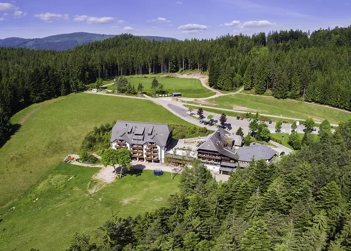 Hotel Schoene Aussicht 4*